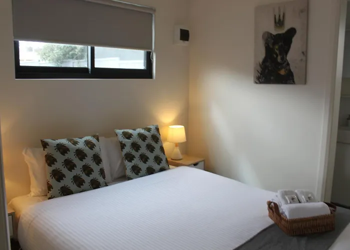 Cheap hotel: Lunar Cabins